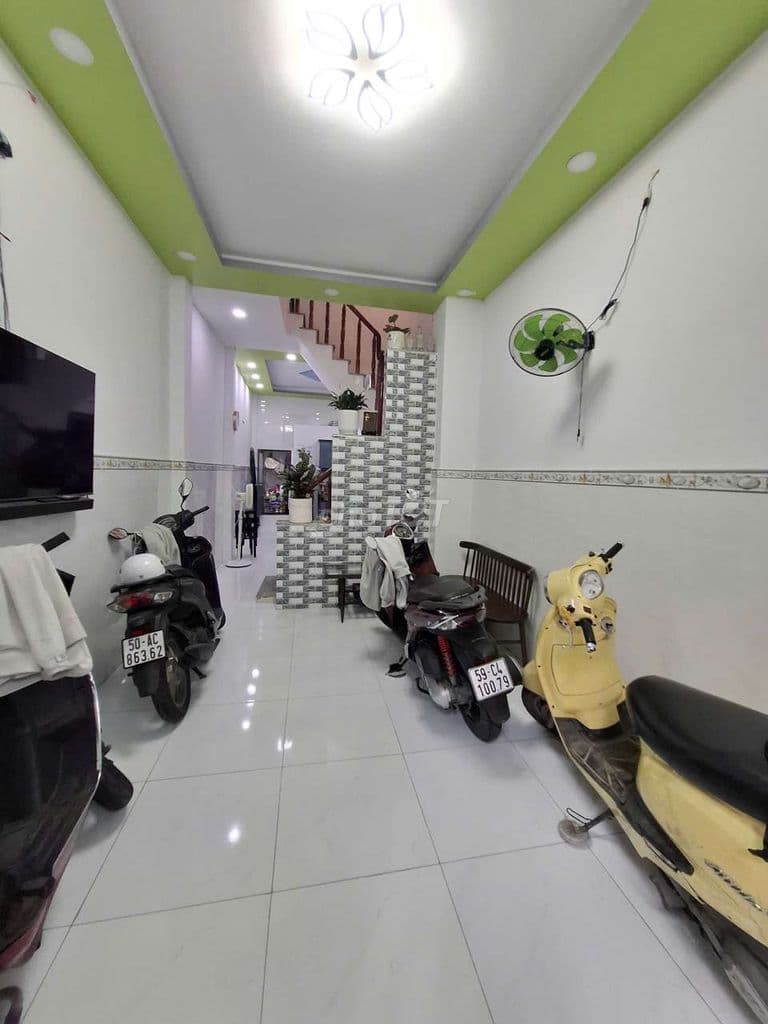 Nhà đẹp 2 lầu vô gần đường P15 Quận8 cũ