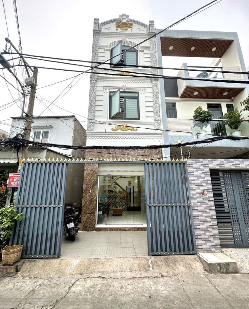 Nhà 4 tầng 3,7x20 hẻm 1 sẹc Mã Lò kế TÊN LỬA