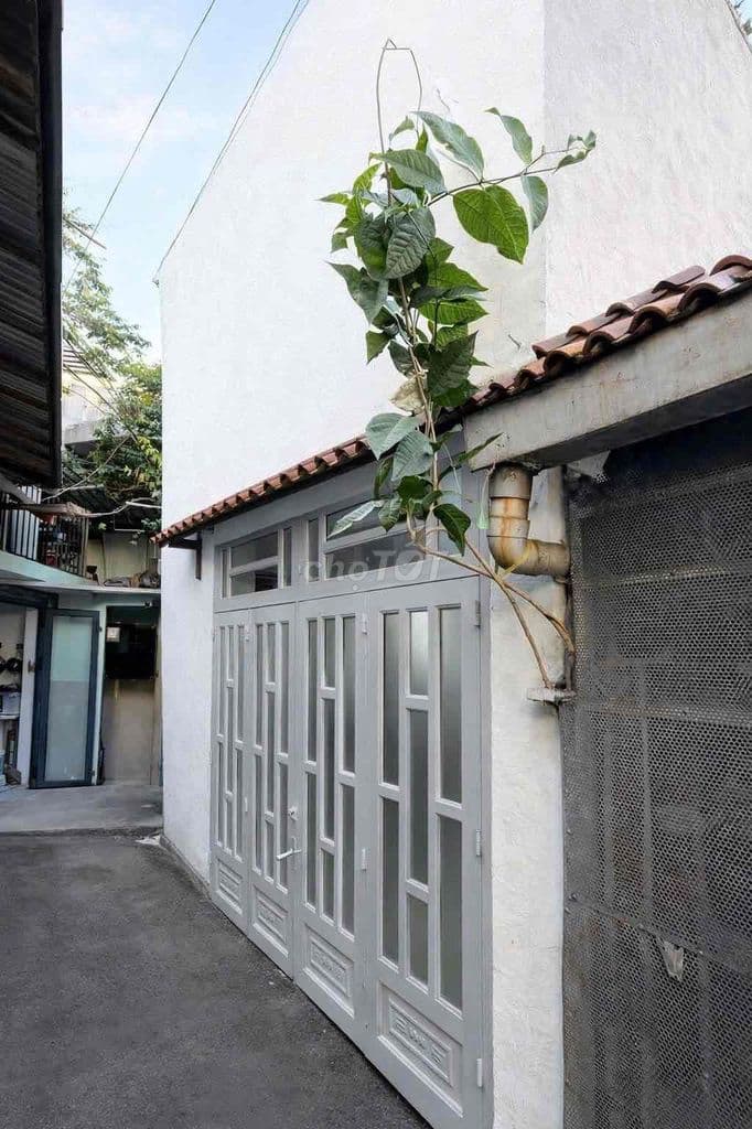 NHÀ 2 TẦNG CHỈ 2.45 tỷ sổ hồng hoàng công sát phạm văn đồng qh dân cư