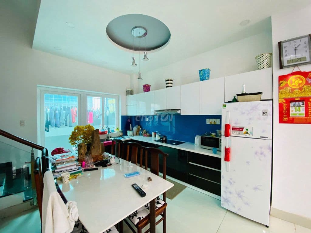 Bán gấp nhà Mega village 75m2,đầy đủ nội thất, sổ hồng, bảo vệ, hồ bơi - Ảnh 2