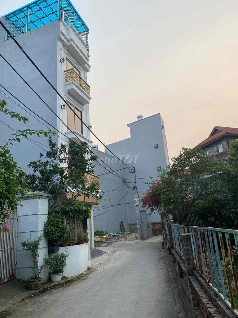 Nhà Mới toanh - Diện tích Vừa - Giá hợp lý