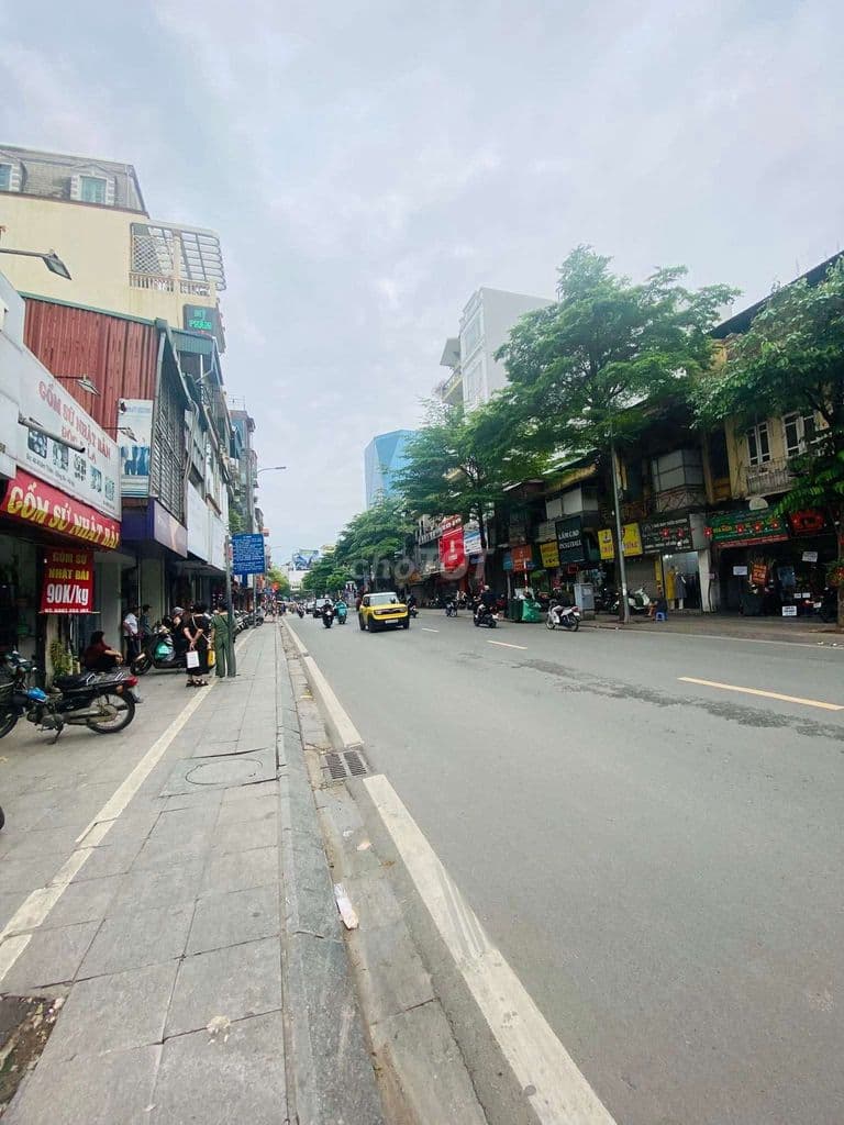 Nhà phố Khâm Thiên vị trí vamgf đắc địa,buôn bán sầm uất