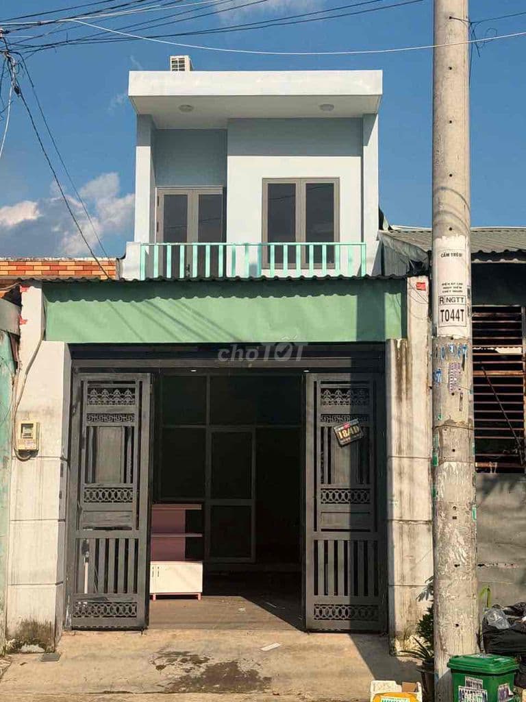 Nhà Hóc Môn cần bán 655triệu, 3 Toilet, 2 PN, cách Ngã Tư An Sương 20p