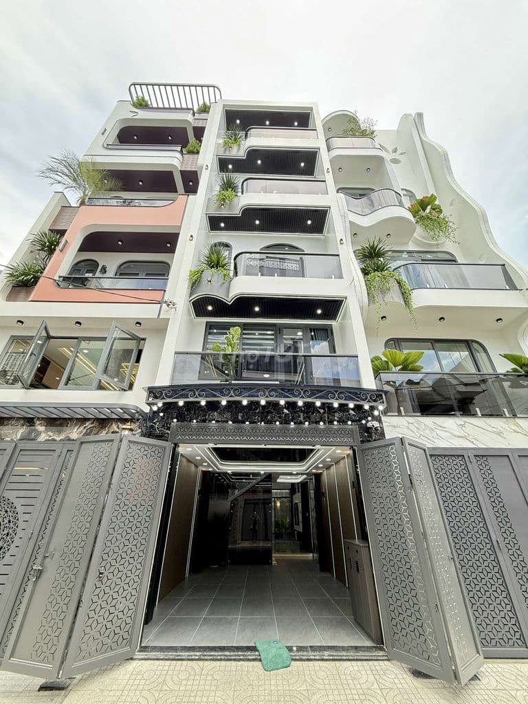 Siêu Phẩm 4 Tầng Có Thang Máy Nguyễn Văn Quá. Ngay Ngã tư Quang Trung