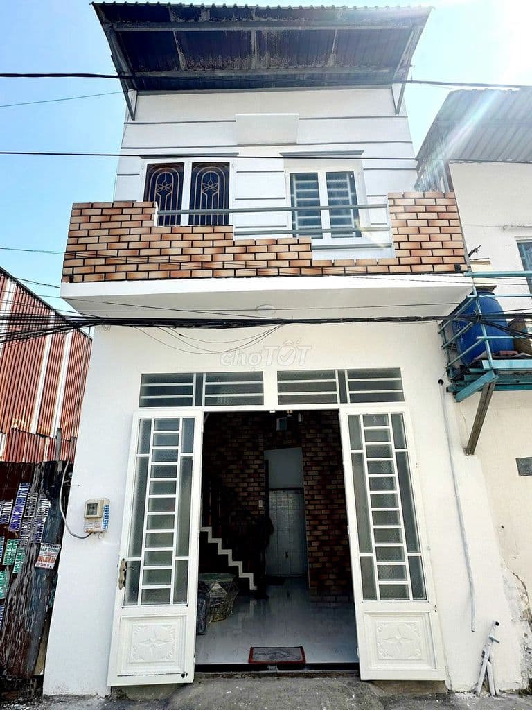 NHÀ ĐẸP HẺM XE TẢI ĐÚC 1 LẦU CÓ 2PN 2WC MẶT TIỀN ĐƯỜNG LIÊN TỔ 4-5