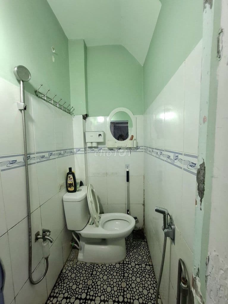 NGAY ĐAI HỌC CÔNG NGHIỆP, CHỢ GV, 12M2, BA TẦNG, HAI PN BTCT 2.2TY TL