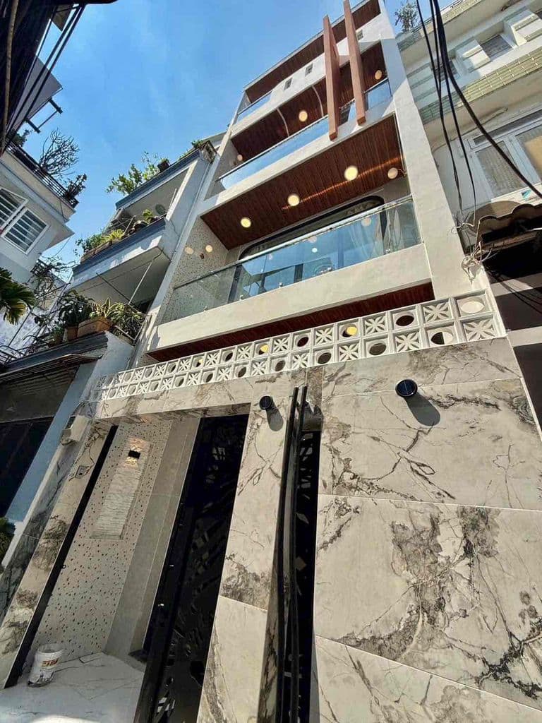 Siêu Phẩm Nhà Đường Phan Đình Phùng Ngang 4,5m nở hậu 6,5m - 5 Tầng