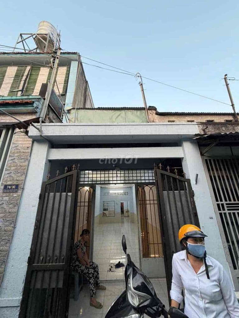 Bán nhà đường Nguyễn văn Quá gần chợ cầu gò vấp diện tích 3 x17 cấp 4