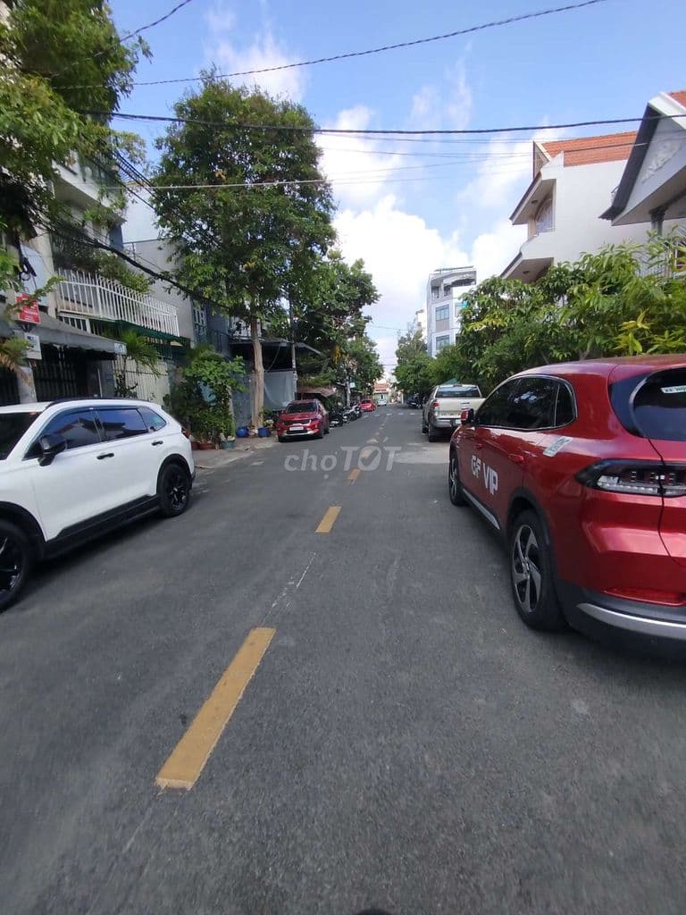 Nhà mặt tiền Lê Cao Lãng 8*18,4m.