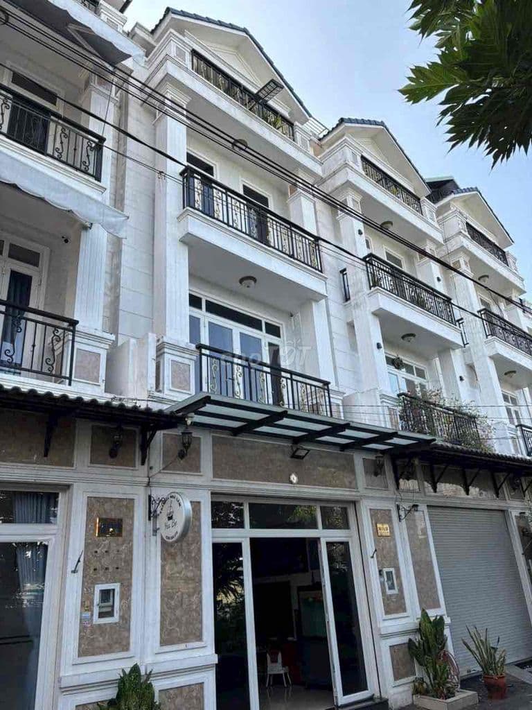 nhà 3 tầng-hẻm xe hơi- ngay phạm văn đồng-chỉ 7tỷ35