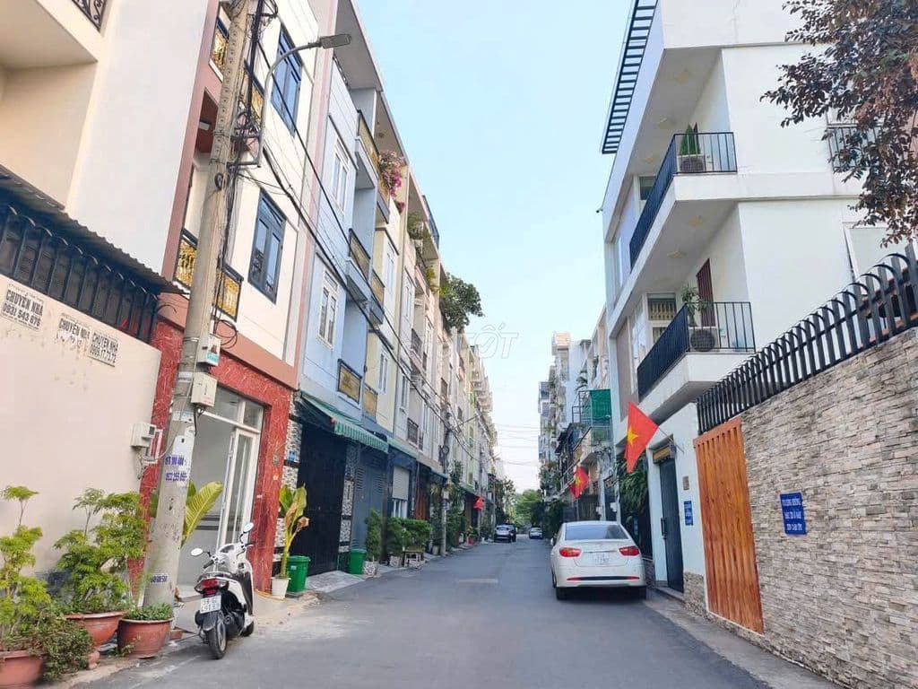 Nhà 3 lầu, 5 phòng ngủ, 5wc, mặt tiền đường nhựa 10m Quận 12