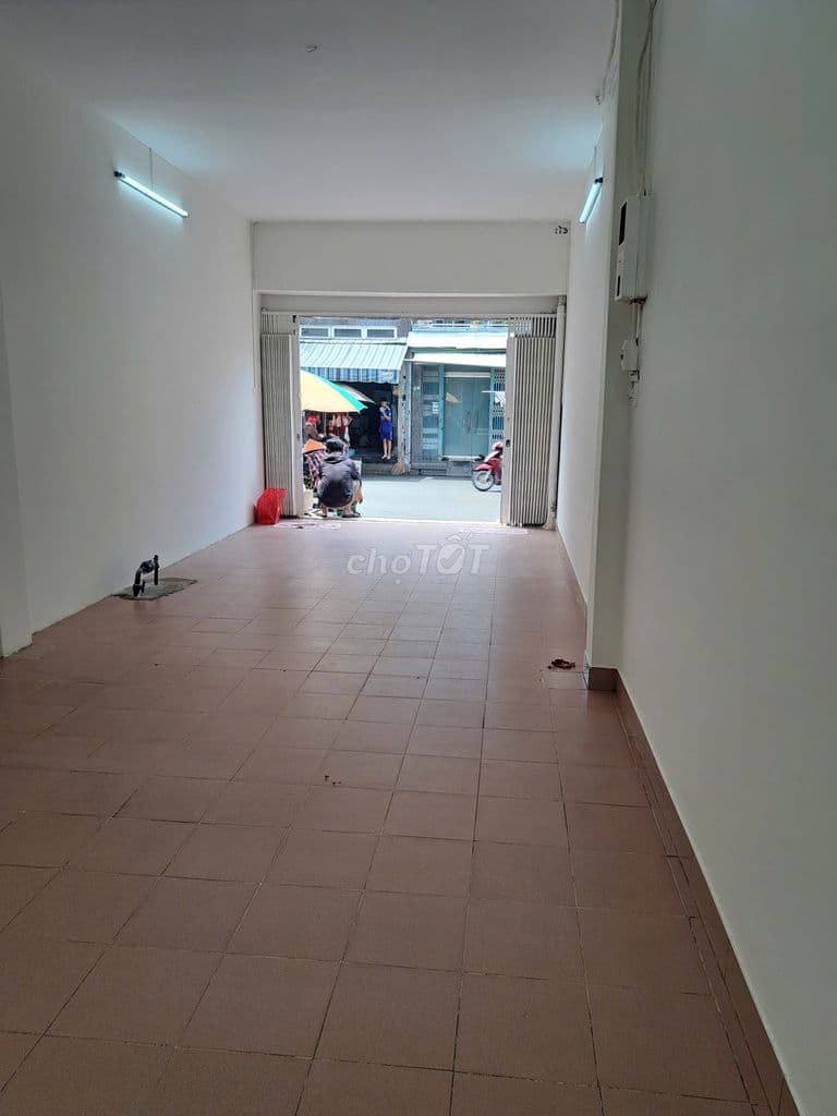 Nhà nguyên căn 5PN gần chợ Nguyễn Tri Phương (Nguyễn Lâm Q10 cũ) - Ảnh 2