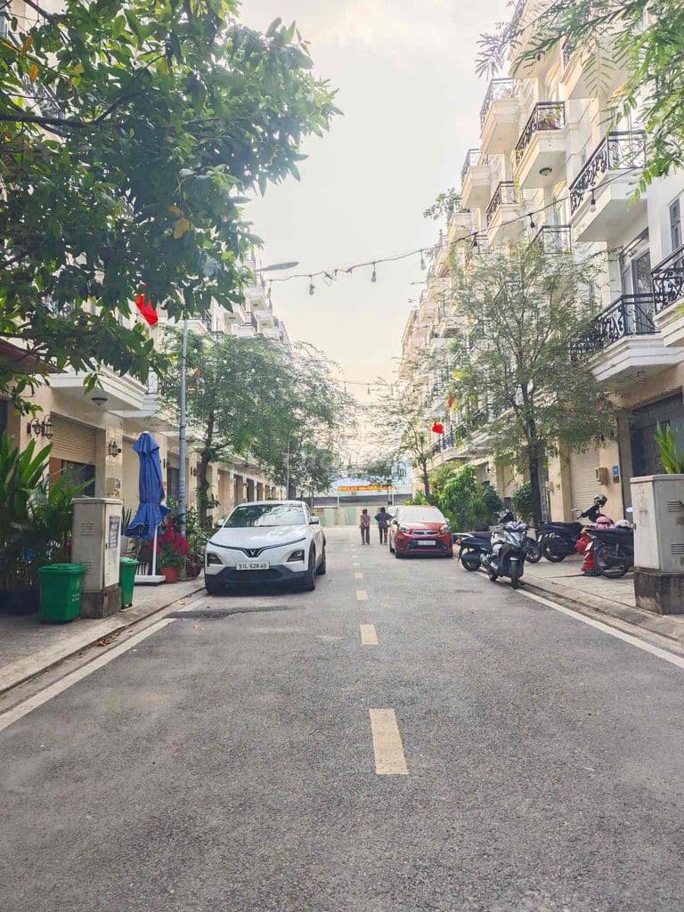 NGỘP Giảm giá bán Gấp nhà 5 tầng Thang máy đường 12m Thạnh Lộc 44