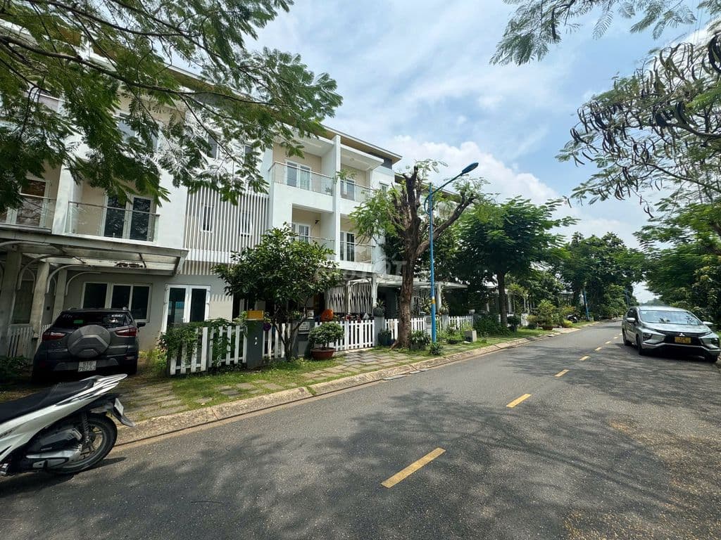 Chính chủ bán căn Melosa Khang Điền 5x20m. View hồ cảnh quan. Sổ hồng