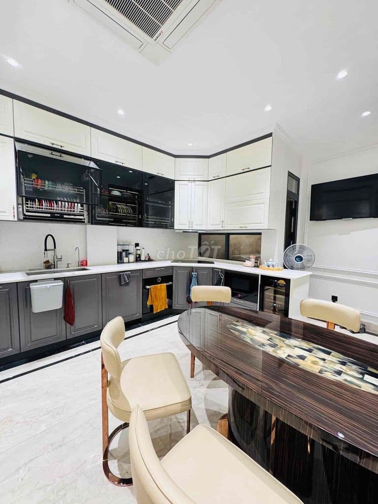 Hai Bà Trưng - 7 tầng thang máy - nội thất hiện đại- dt 70m2 - Ảnh 2