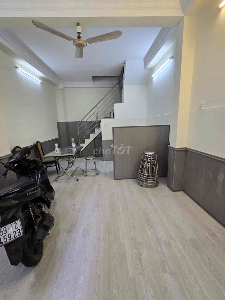 Nhà Đẹp Trệt 2 Lầu – 3PN – Gần Chợ Tân Bình – Giá Mềm 5,2 Tỷ