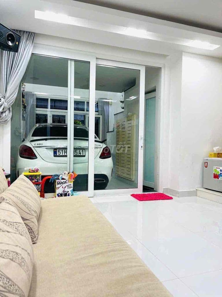 Xe hơi ngủ trong nhà, sát ngã tư hàng xanh,khu cao tầng - Ảnh 3