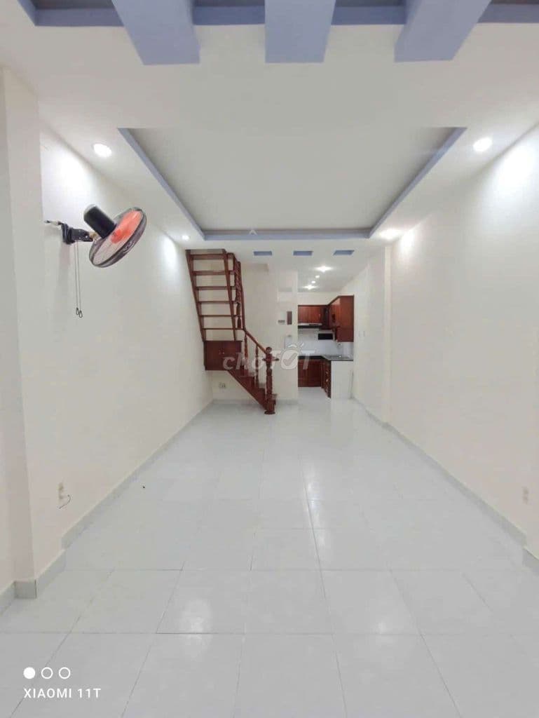 Bán Nhà Siêu Hiếm 2 Tầng Gần Mặt Tiền Đường - Ảnh 2