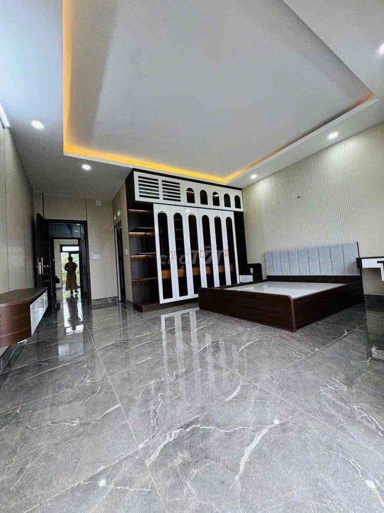Hạ Giá Bán Nhà 1 Trệt 2 Lầu Đẹp, MT Nhựa 13m Cách Chợ Hóc Môn 500m. - Ảnh 3
