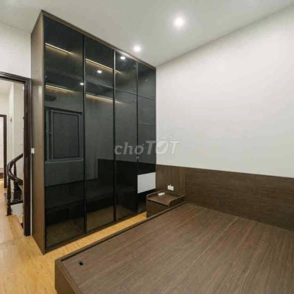 bán nhà đẹp Xuân La 40m² 6 tầng hơn 9 tỷ