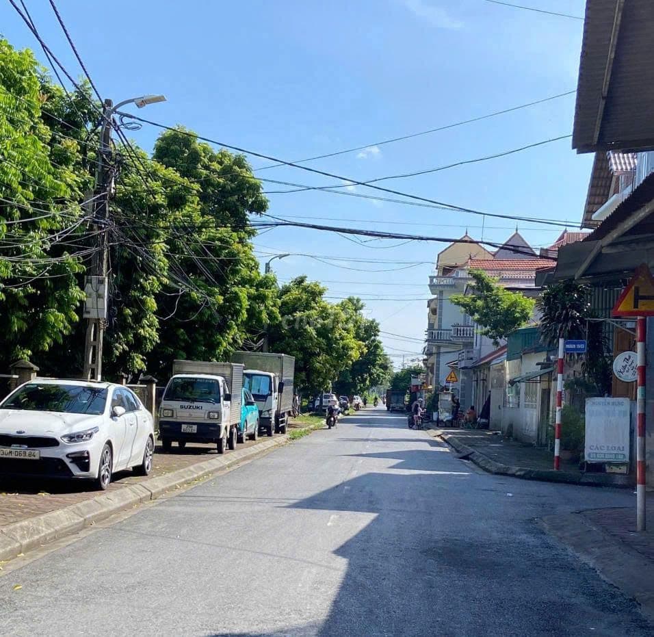 Bán đất tặng nhà Làng vân sát đường 6m, công viên sát nhà.