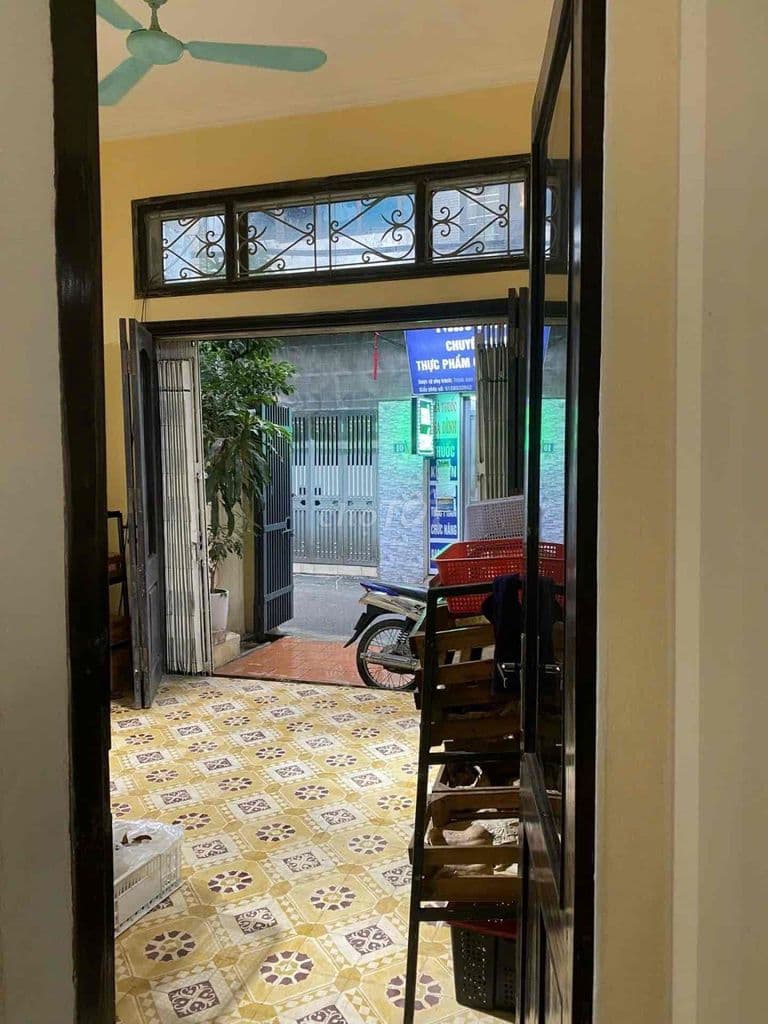 BÁN ĐẤT TẶNG NHÀ 3 TẦNG MẶT NGÕ Ô TÔ PHỐ HOÀNG QUỐC VIỆT-NỞ HẬU - Ảnh 2