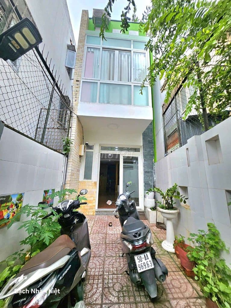 Nhà ngay trung tâm, hẻm 1 séc, ko quy hoạch