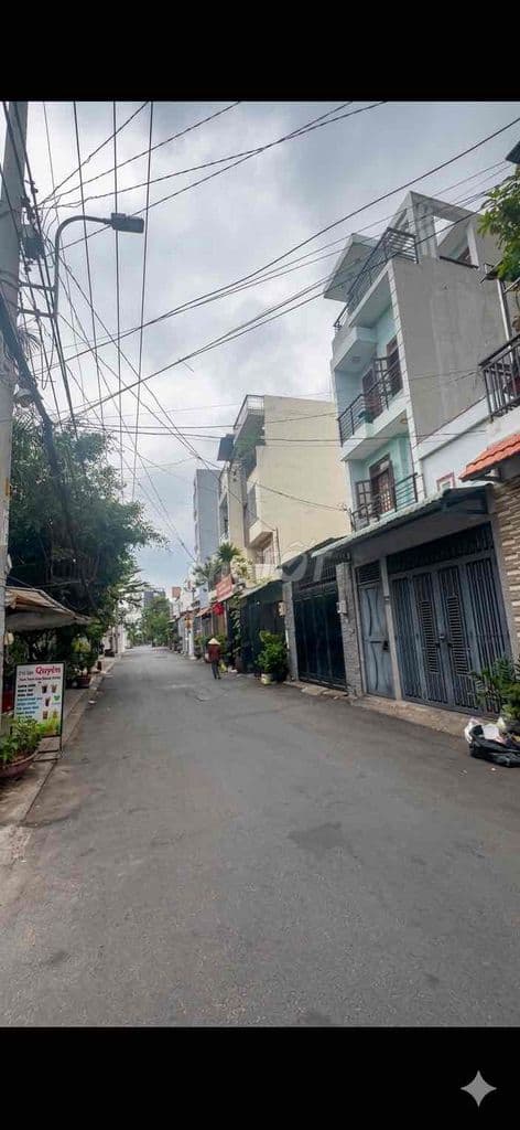 Nhà mặt tiền đường số Man Thiện Q9 cũ