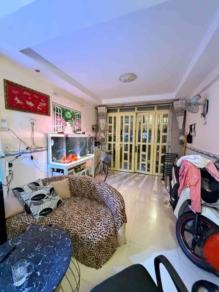 Âu Cơ, 4m x 11m, hẻm xe hơi, chỉ hơn 4 tỷ thương lượng