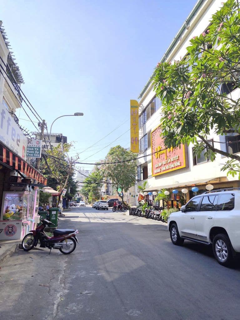 Bán Nhà 4 tầng Nguyễn Gia Trí Bình Thạnh HẺM VIP 12M 84m2 sát mặt tiền