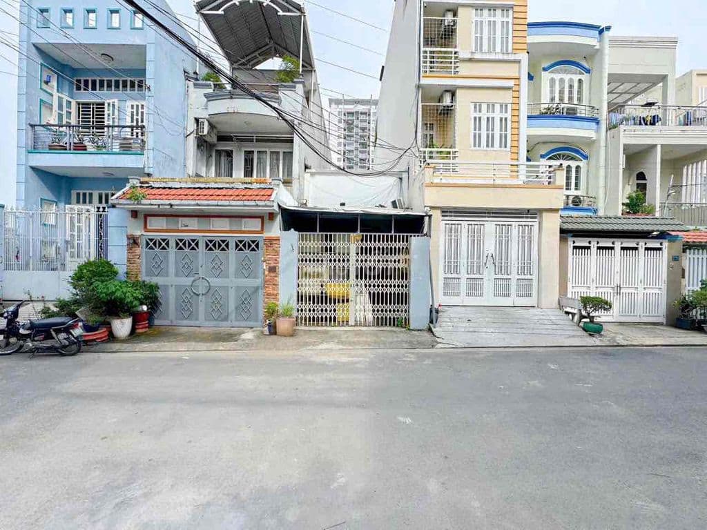 NHÀ TIỆN XÂY MỚI ĐƯỜNG 12M NGUYỄN THỊ THẬP QUẬN 07