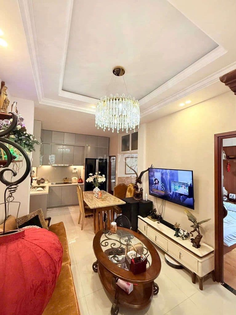 Chính chủ bán chung cư căn góc lầu 1 view công viên Bùi Minh Trực P6Q8