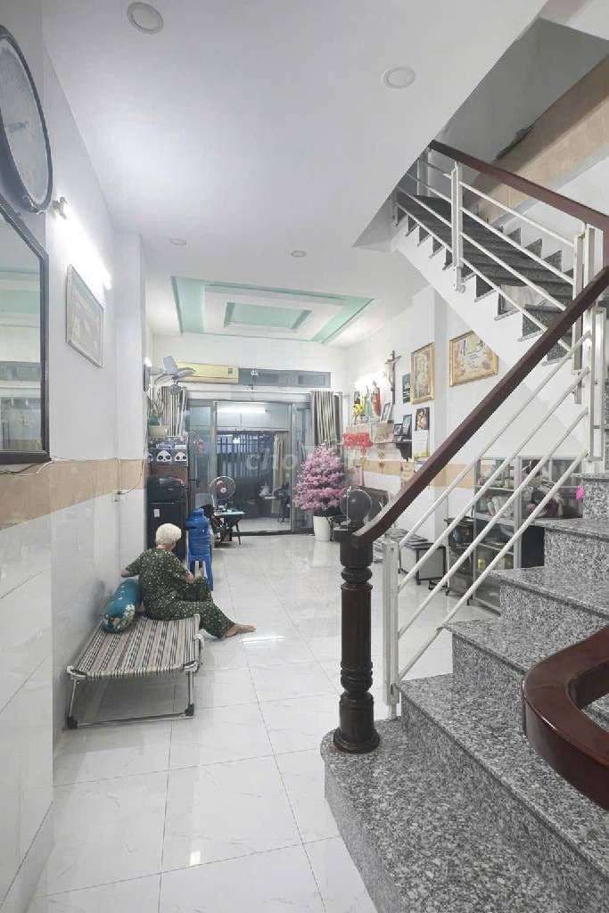 🏡Bán nhà 2 tầng đúc 4x12 ngay khu Tên Lửa 3,9 tỷ TL - Ảnh 3
