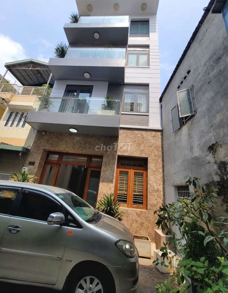 Bán Nhà 6×14m, 4 Tầng, Sân Đậu xe hơi, giá 8.25 đồng