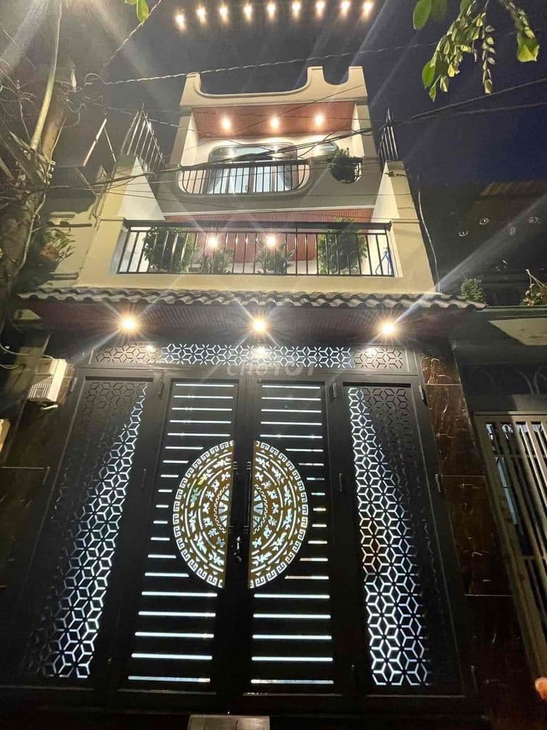 NGUYỄN VĂN KHÔI - GÒ VẤP - HẺM XE HƠI - NHÀ ĐẸP KHÔNG LỖI PHONG THUỶ