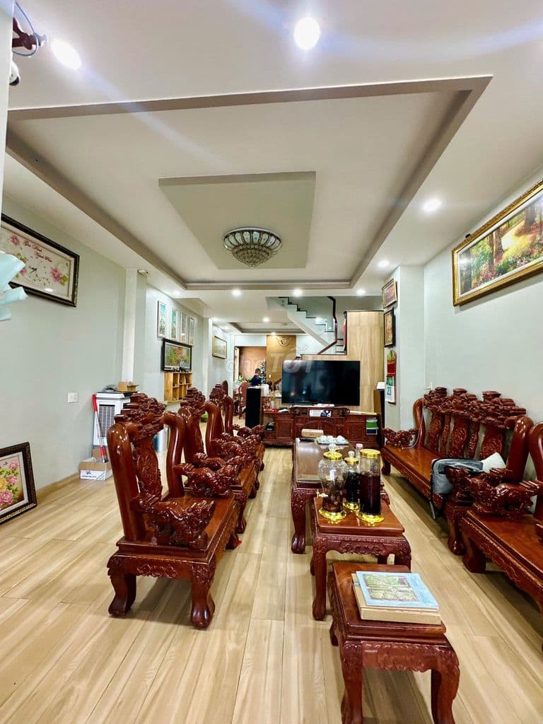 Hiếm! Nhà 5 Tầng Mặt Tiền Kế Lê Văn Việt Man Thiện 7PN 6WC DT 5*21