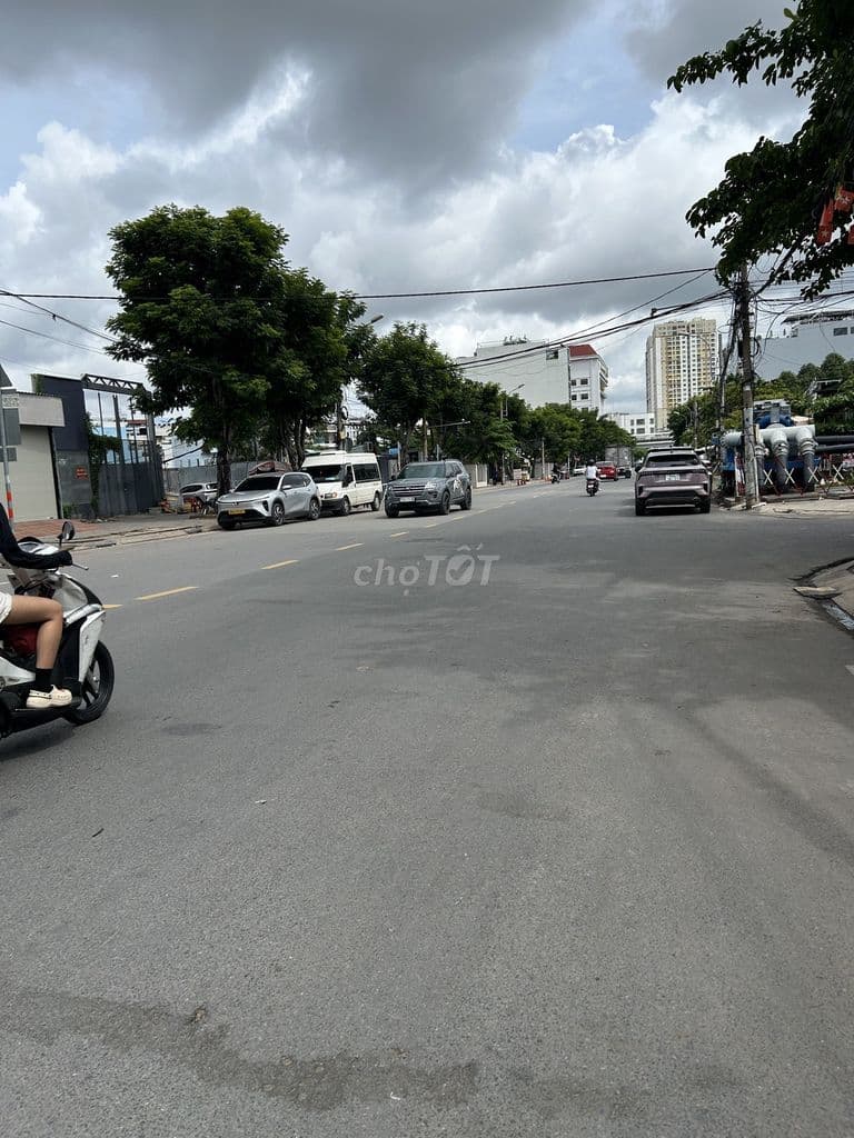 TÒA NHÀ ĐƯỜNG NGUYỄN VĂN HƯỞNG - P. THẢO ĐIỀN - Ảnh 2