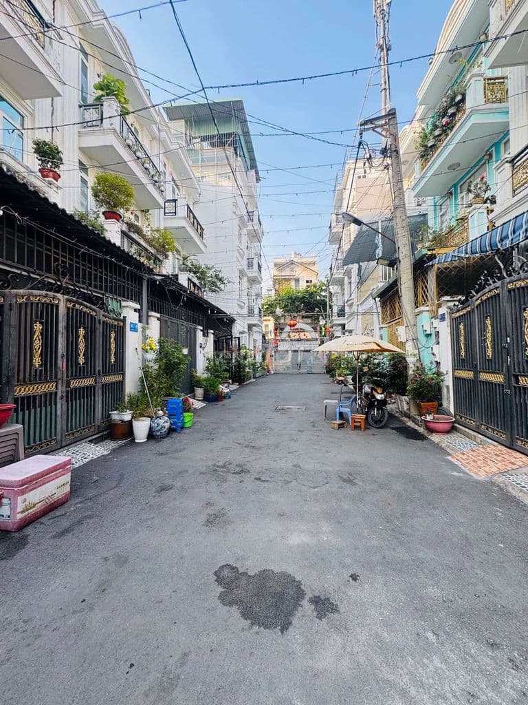 CHỦ GẤP BÁN HẠ CHỈ CÒN 5,7Đ HXH SÁT MT HÀ HUY GIÁP 70M2 5,5X13M 4 TẦNG