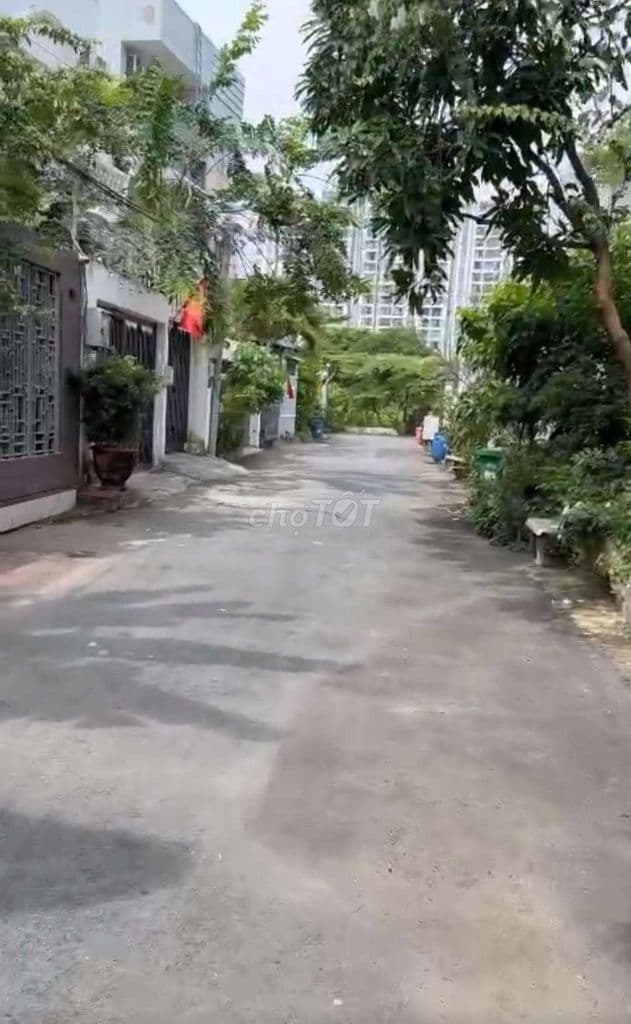 Đất Xây Biệt Thự hoặc tách 2 lô Vip vuông đẹp sạch sẽ.Phú Hữu.Q9