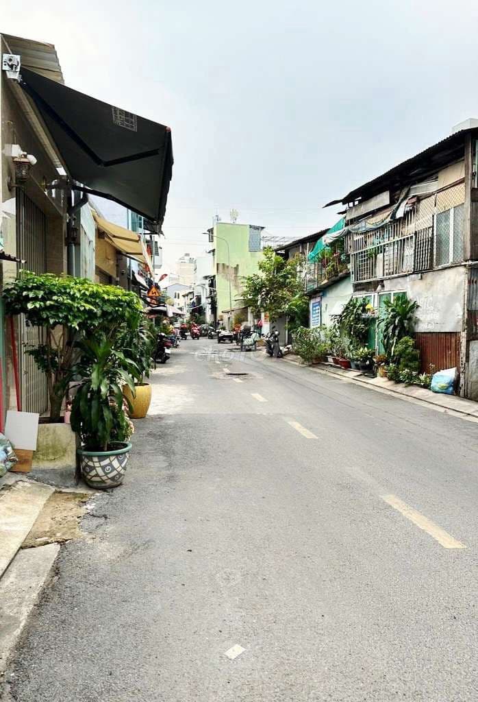 Bán gấp nhà 2 mặt hẻm xe hơi, DT 58m, sát vách Quận 1, P3, Bình Thạnh