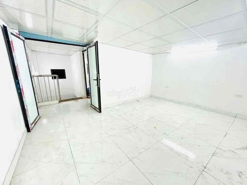 hơn 3 tỷ kinh doanh ô tô tránh 30m2 tại Hoàng Mai - Ảnh 3