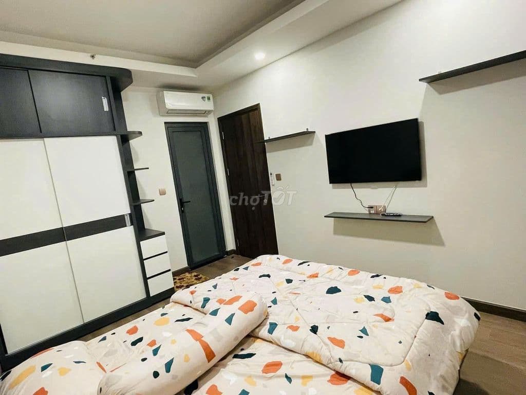 Bán gấp CH Q7 Boulevard, 2 PN, 2 WC, Full nội thất, Quận 7