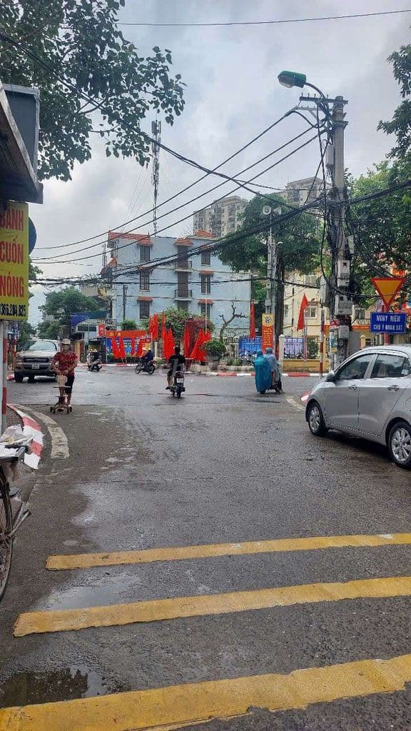 Bán đất 43m2 sổ đỏ chính chủ giá 6,9 tỷ mặt tiền rộng 3.4m