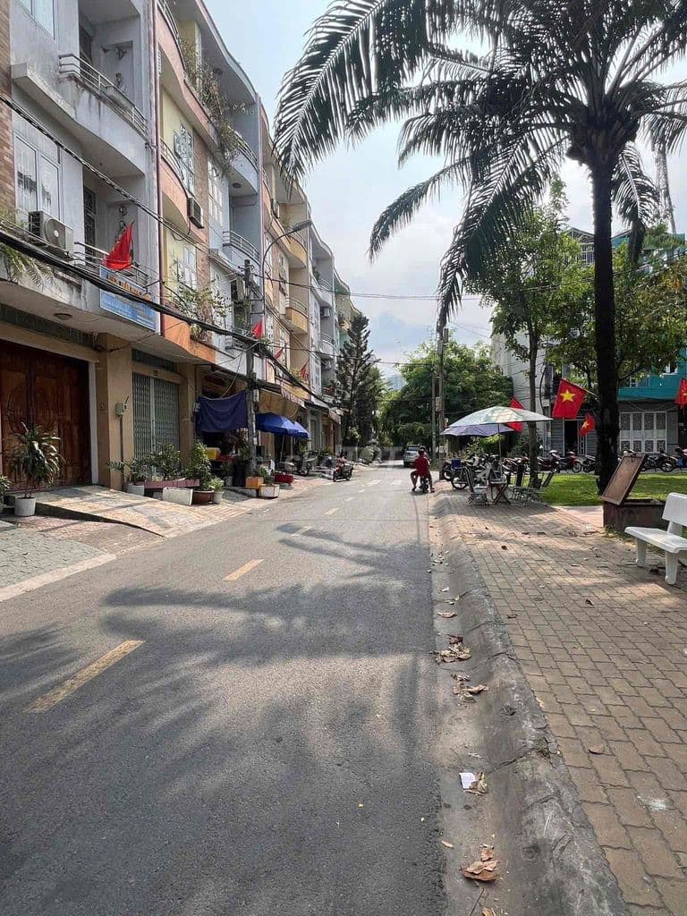 Cần bán Nhà 2 lầu Mặt Tiền Nội Bộ đường Bông Sao P5Q8 - Ảnh 2