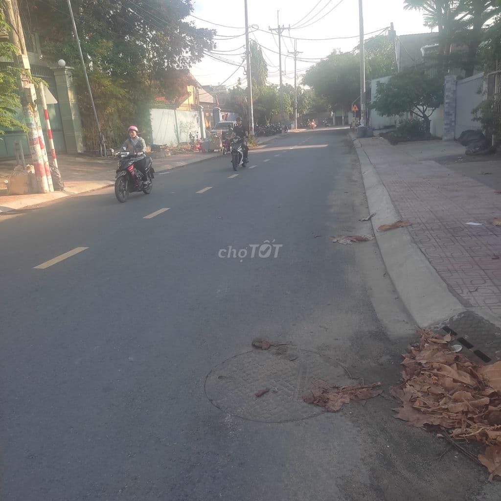 Bán xưởng DT đất 234m2 full thổ.xd Lầu trệt Lê Thị Kim. XTS hocmon
