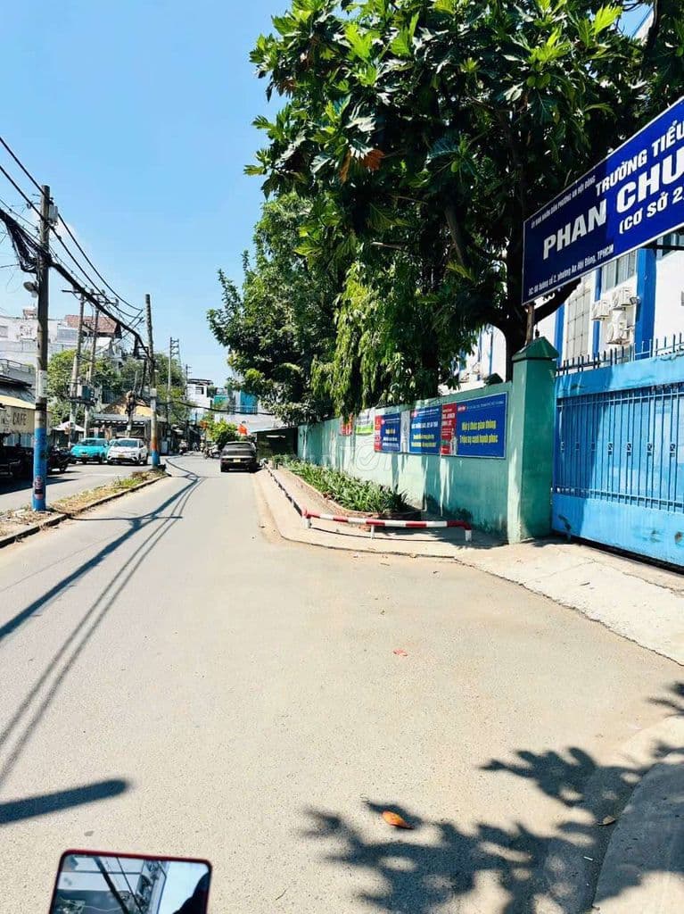 Nhà bán thống nhất gần trừong học chợ xóm mới