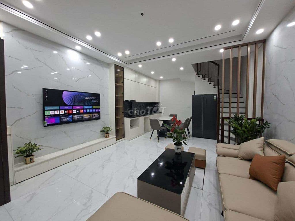 nhà đẹp tại việt hưng - diện tích 45m2 . 6 tầng mới - giá hơn 6 tỷ - Ảnh 2