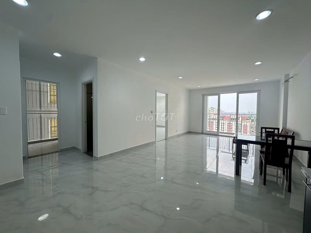 Bán căn GÓC 2 phòng ngủ Lô B ,Carina rộng 99 m2, có sẵn sổ hồng