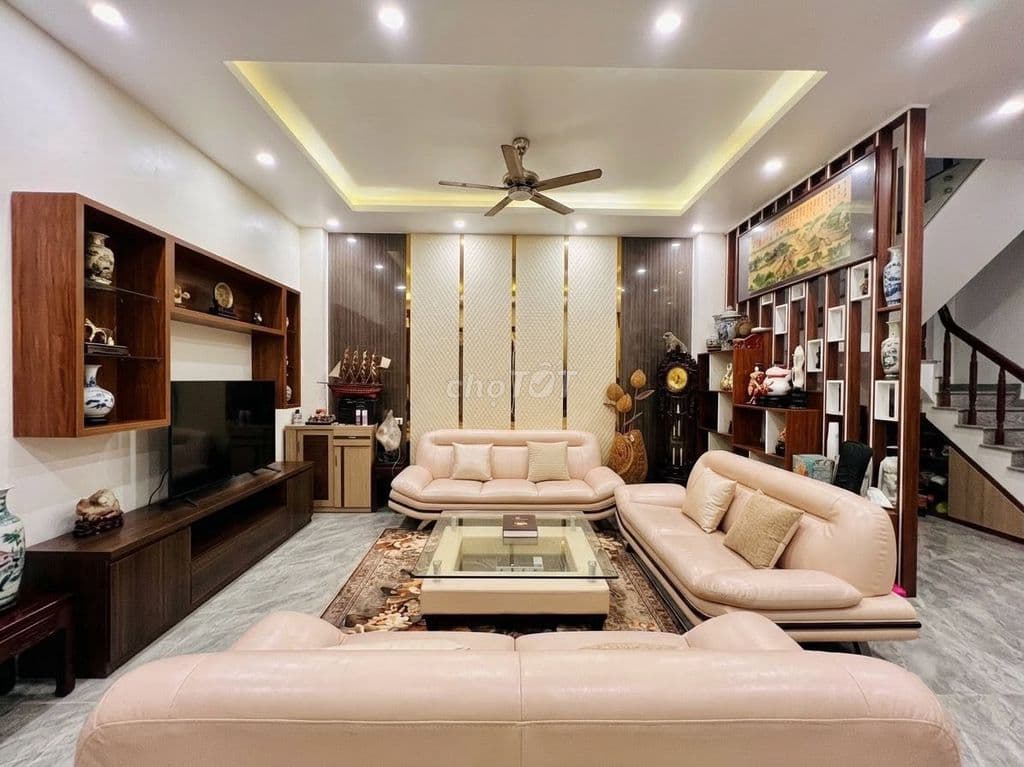 Bán nhà Ngã Tư Sở 46m2 x 5T tặng full nội thất