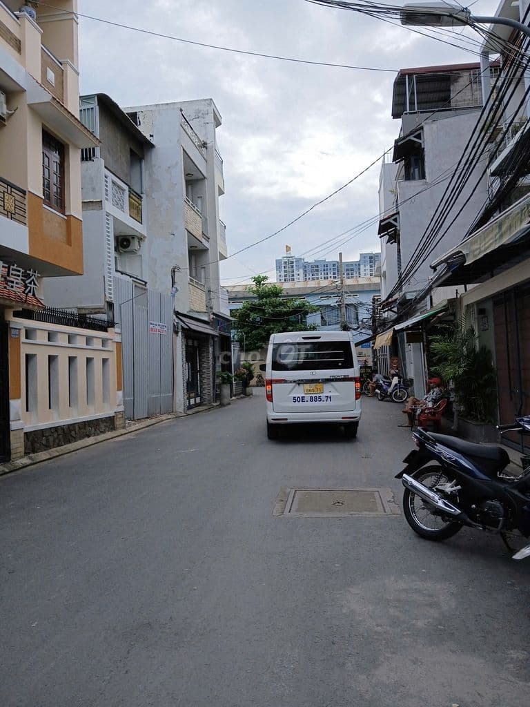 Nhà 75m2, hơn 8 tỷ, đường Lê Văn Lương Quận 7.
